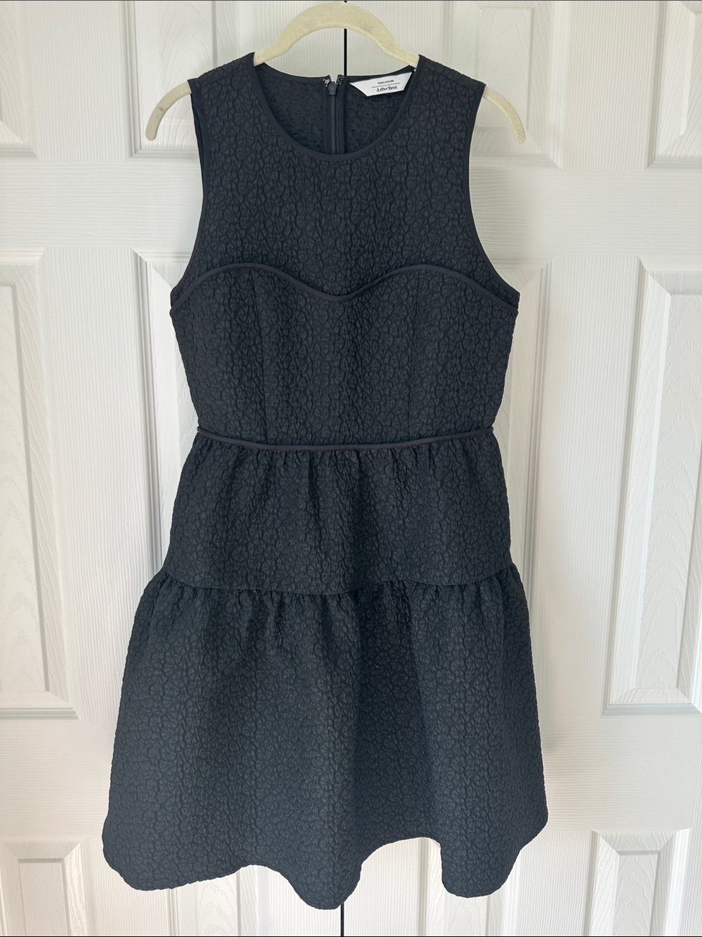 & Other Stories Black Textured Tiered Sleeveless Dress with Sweetheart Bodice